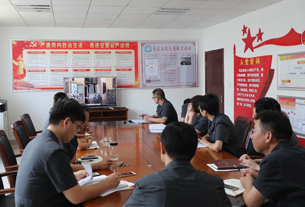 第一黨支部觀看遠教視頻_副本.jpg 第一黨支部觀看遠教視頻_副本.jpg