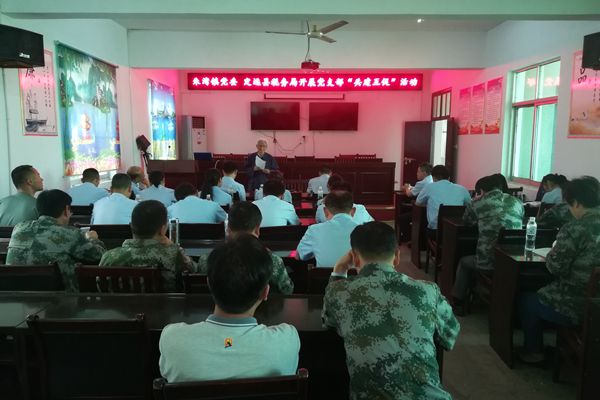 老戰士上黨課.jpg