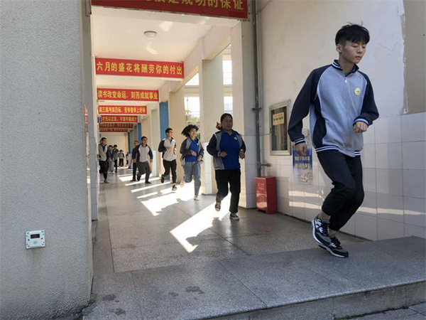 CpYIol9kVziAZN89AADpMXQ51LI915.jpg CpYIol9kVziAZN89AADpMXQ51LI915.jpg