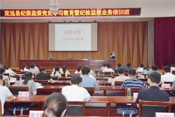 圖1:徐菂在誦讀經典.jpg 圖1:徐菂在誦讀經典.jpg