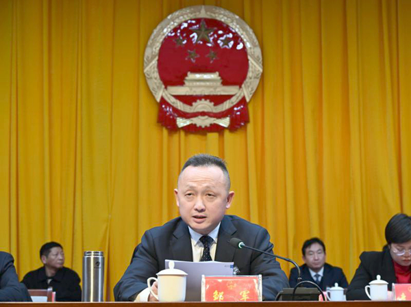 定遠(yuǎn)縣第十七屆人民代表大會(huì)第三次會(huì)議勝利閉幕3.jpg 定遠(yuǎn)縣第十七屆人民代表大會(huì)第三次會(huì)議勝利閉幕3.jpg